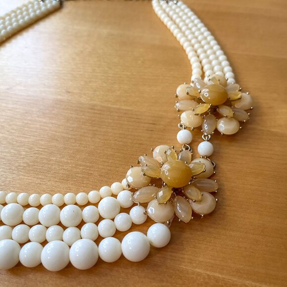 Stunning Vintage Multi-Strand Cream Bead Collar Necklace with Floral Accents - Picture 8 of 8